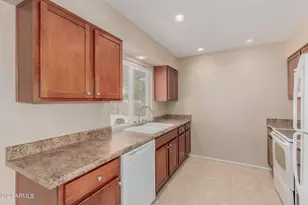 10214 W Burns Dr, Sun City, AZ 85351 - Photo 7