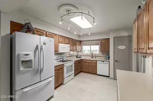 9227 W Meadow Hills Dr, Sun City, AZ 85351 - Photo 11