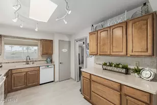 9227 W Meadow Hills Dr, Sun City, AZ 85351 - Photo 7