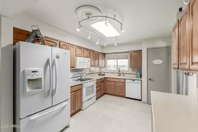 9227 W Meadow Hills Drive, Sun City, AZ 85351 - Photo 13