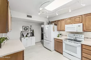 9227 W Meadow Hills Dr, Sun City, AZ 85351 - Photo 15