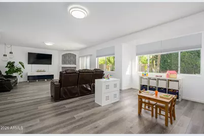 1913 W Aspen Avenue, Gilbert, AZ 85233 - Photo 17