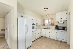 11035 W Oakmont Dr, Sun City, AZ 85351 - Photo 13