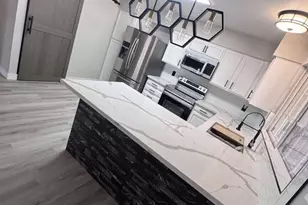 3008 W Angela Dr, Phoenix, AZ 85053 - Photo 7