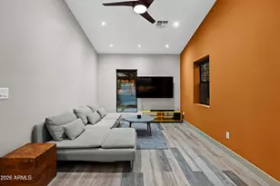 358 E Whitton Ave, Phoenix, AZ 85012 - Photo 15