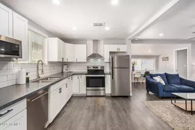 8915 N 9th Place, Phoenix, AZ 85020 - Photo 1