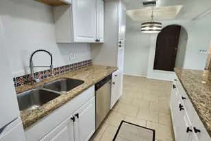 7557 N Dreamy Draw Dr, Phoenix, AZ 85020 - Photo 9