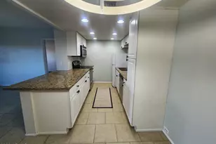 7557 N Dreamy Draw Dr, Phoenix, AZ 85020 - Photo 9