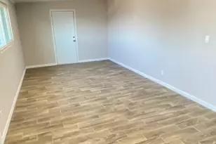 2301 E Lynne Ln, Phoenix, AZ 85042 - Photo 9