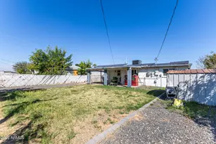 2301 E Lynne Ln, Phoenix, AZ 85042 - Photo 15