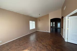 8136 W Laurel Ln, Peoria, AZ 85345 - Photo 5