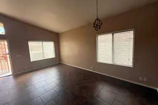 8136 W Laurel Ln, Peoria, AZ 85345 - Photo 9