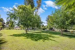 517 W Coral Gables Dr, Phoenix, AZ 85023 - Photo 27