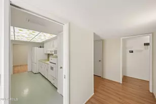 10604 W Saratoga Cir, Sun City, AZ 85351 - Photo 11