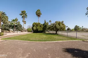 813 W Gleneagles Dr, Phoenix, AZ 85023 - Photo 39