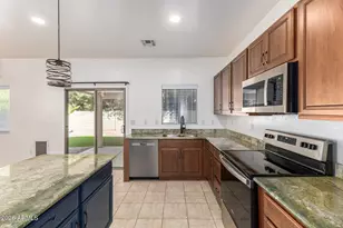 10683 N 70th Ave, Peoria, AZ 85345 - Photo 7