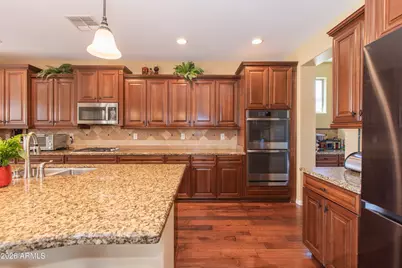 747 E Charlevoix Avenue, Gilbert, AZ 85297 - Photo 7