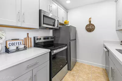 7126 N 19th Avenue #184, Phoenix, AZ 85021 - Photo 1