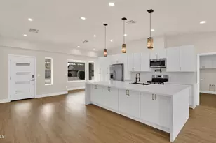 116 E Helena Dr, Phoenix, AZ 85022 - Photo 9