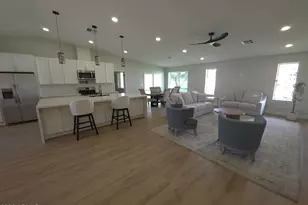 116 E Helena Dr, Phoenix, AZ 85022 - Photo 9