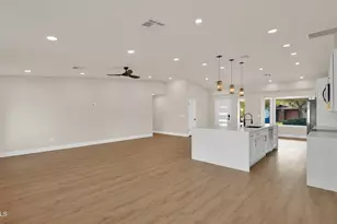 116 E Helena Dr, Phoenix, AZ 85022 - Photo 15