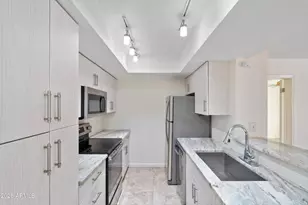 10410 N Cave Creek Rd, Phoenix, AZ 85020 - Photo 11