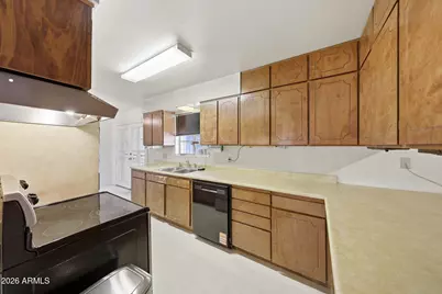 6708 N 41st Lane, Phoenix, AZ 85019 - Photo 7