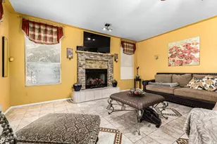 2042 E Dias Dr, Gilbert, AZ 85234 - Photo 9