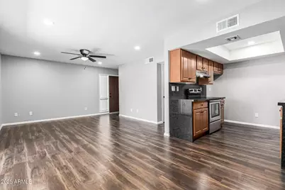 3810 N Maryvale Parkway #2020, Phoenix, AZ 85031 - Photo 5