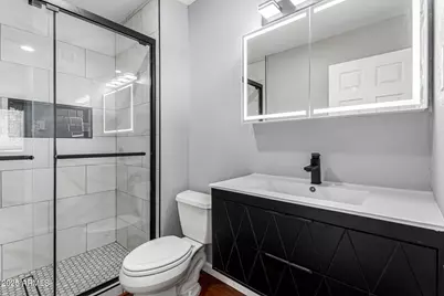 3810 N Maryvale Parkway #2020, Phoenix, AZ 85031 - Photo 11