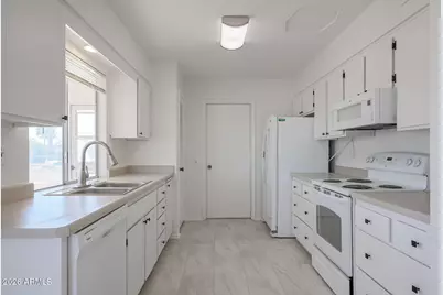 10507 W Brookside Drive, Sun City, AZ 85351 - Photo 3
