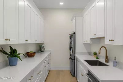 3516 N 35th Place, Phoenix, AZ 85018 - Photo 11