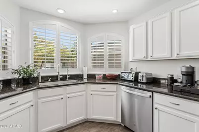 21610 N 44th Place, Phoenix, AZ 85050 - Photo 15