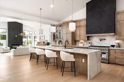 10228 N 55th Place, Paradise Valley, AZ 85253 - Photo 1