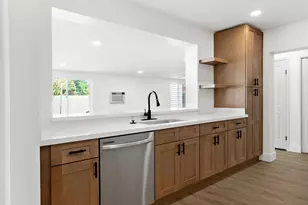 684 W Carla Vista Dr, Chandler, AZ 85225 - Photo 1