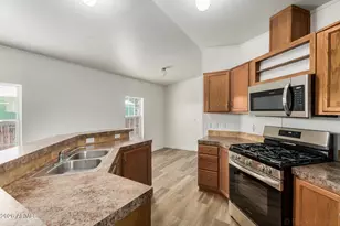 8427 W Glendale Ave, Glendale, AZ 85305 - Photo 11