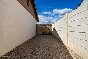 6727 W Roma Ave, Phoenix, AZ 85033 - Photo 15