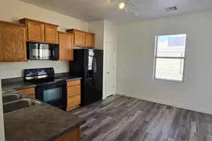 1784 S Falcon Dr, Gilbert, AZ 85295 - Photo 5