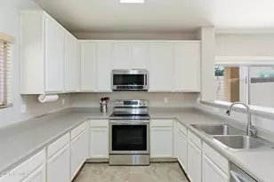 9498 N 82nd Glen, Peoria, AZ 85345 - Photo 3