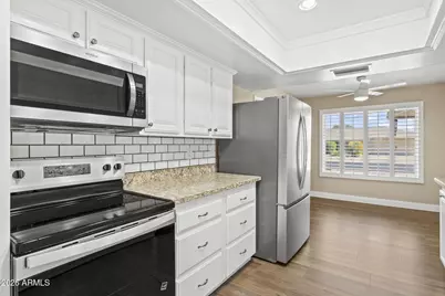 9518 W Oakstone Drive, Sun City, AZ 85351 - Photo 11