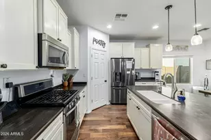 1656 W Cavedale Dr, Phoenix, AZ 85085 - Photo 9