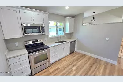 2202 W Heatherbrae Drive, Phoenix, AZ 85015 - Photo 1