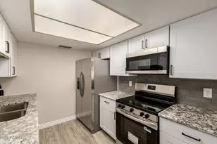 9918 N 95th Dr, Peoria, AZ 85345 - Photo 11
