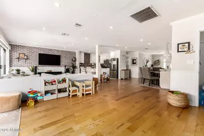 4330 E Turney Avenue, Phoenix, AZ 85018 - Photo 17