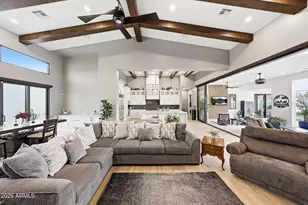 8924 W Patrick Ln, Peoria, AZ 85383 - Photo 9