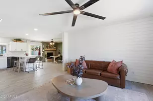 2109 W Oraibi Dr, Phoenix, AZ 85027 - Photo 9