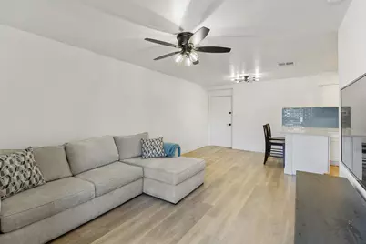 302 E Monte Vista Road #Apt A17, Phoenix, AZ 85004 - Photo 7