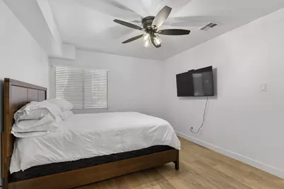 302 E Monte Vista Road #Apt A17, Phoenix, AZ 85004 - Photo 9