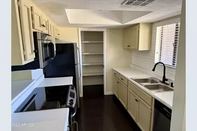 1352 E Highland Avenue #202, Phoenix, AZ 85014 - Photo 5