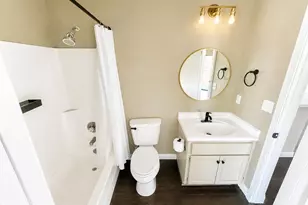 1352 E Highland Ave, Phoenix, AZ 85014 - Photo 13